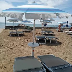 Appartamento Mare45 - 10 Minutes Walk From The With One Private Ombrella And Two Sun-beds